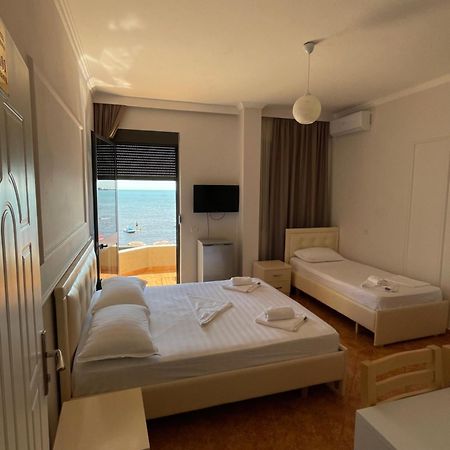 Hotel Tirona Durrës 外观 照片