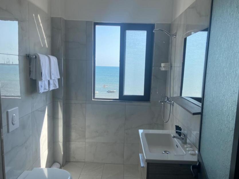 Hotel Tirona Durrës 外观 照片