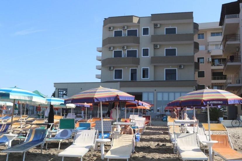 Hotel Tirona Durrës 外观 照片