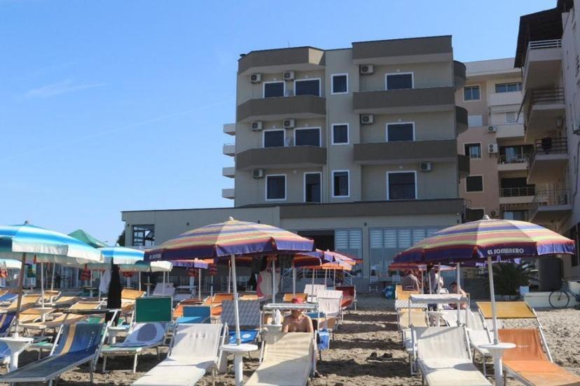 Hotel Tirona Durrës 外观 照片