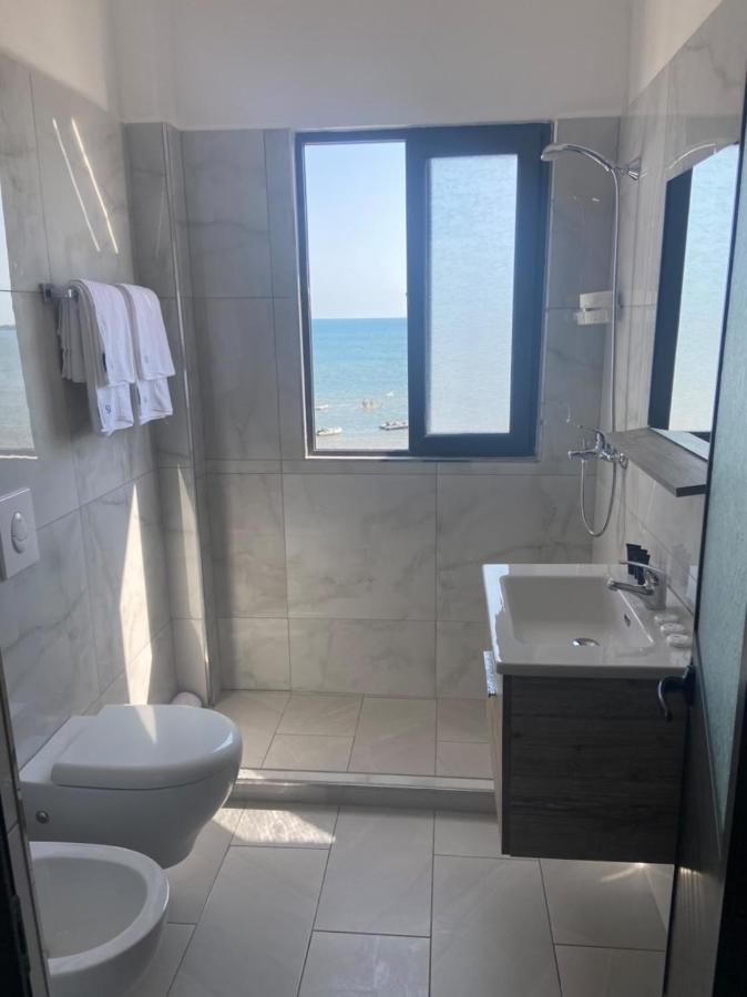 Hotel Tirona Durrës 外观 照片