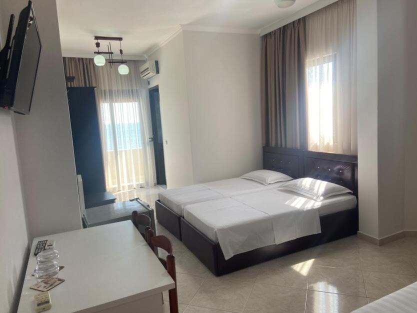 Hotel Tirona Durrës 外观 照片