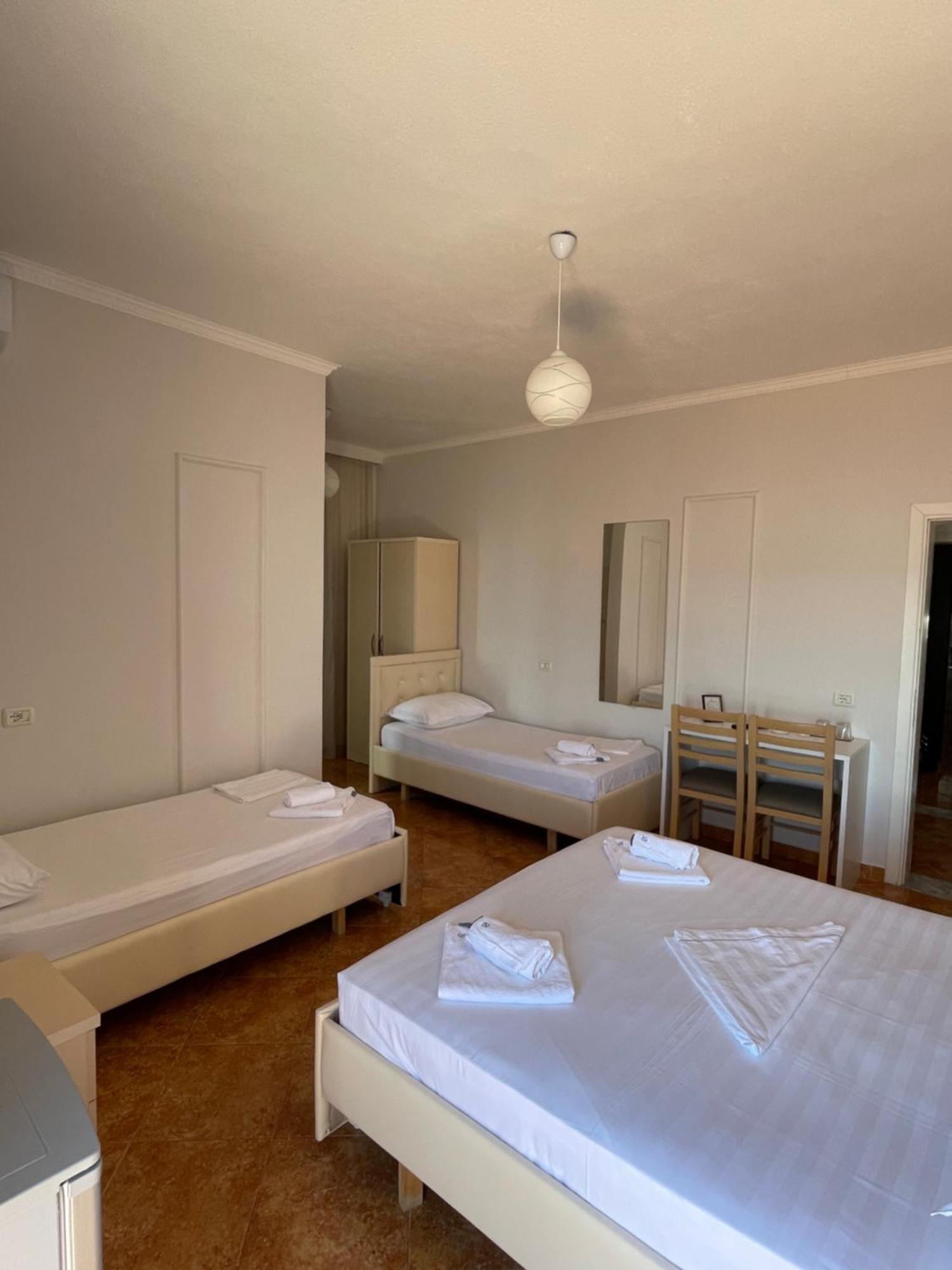 Hotel Tirona Durrës 外观 照片