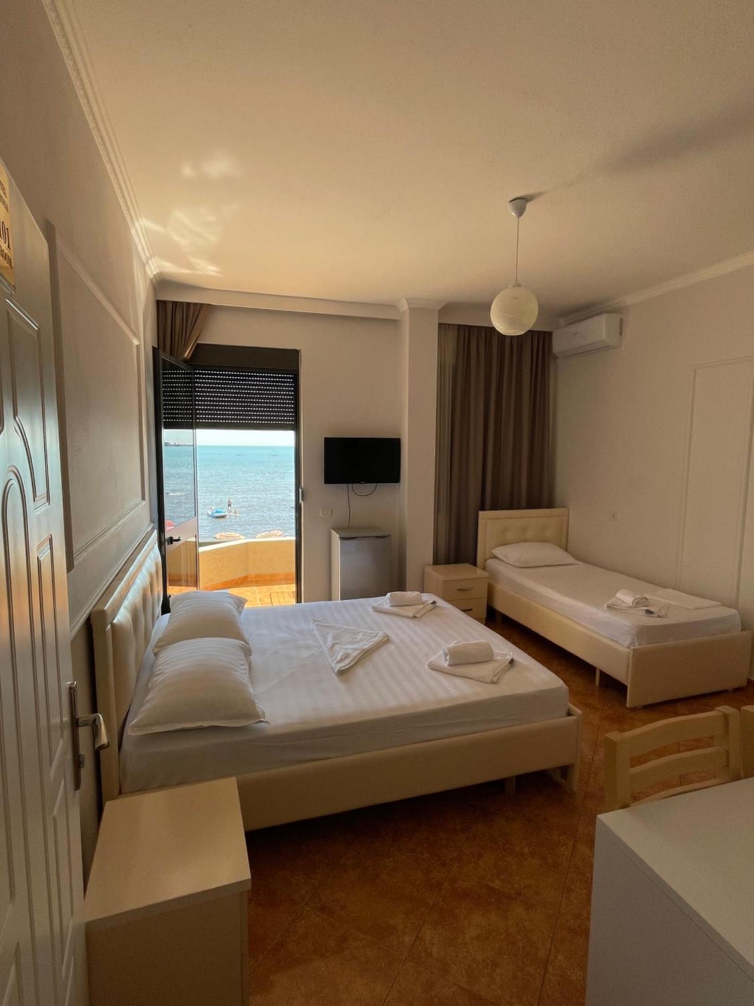 Hotel Tirona Durrës 外观 照片